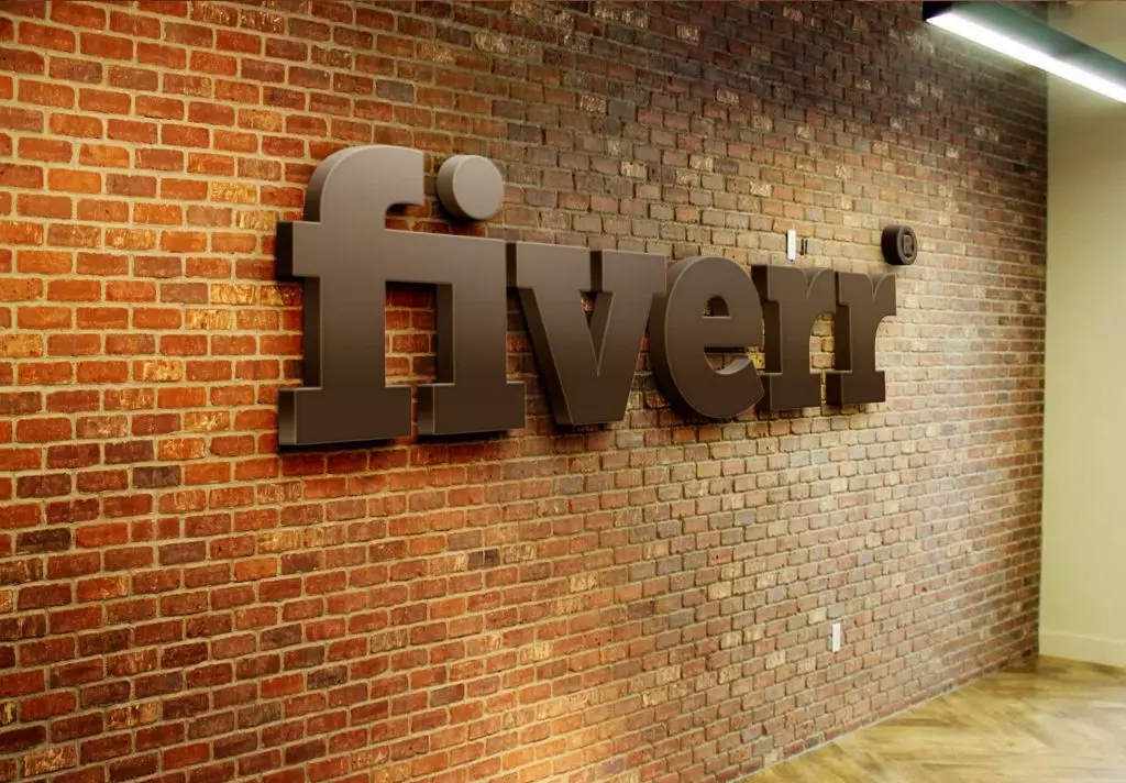 15 Great ways to make the most of your company logo